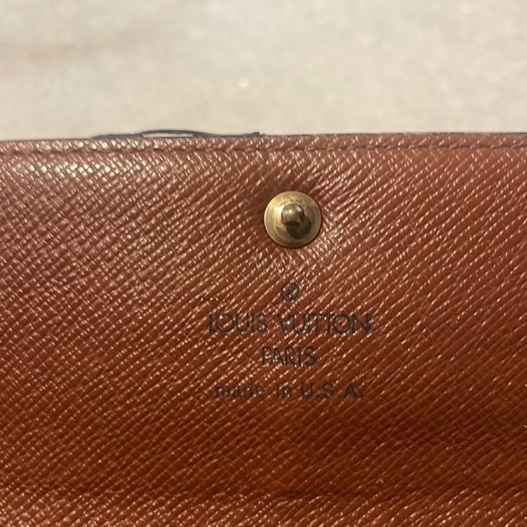 Vintage Louis Vuitton wallet - Picture 8 of 14